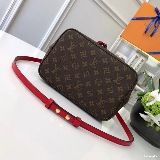 VUITTON NÉONOÉ LOUIS 0206